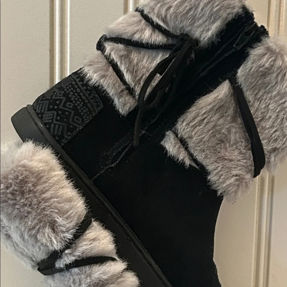 Toms kids Suede Nepal Eskimo style Faux Fur Boots ZipUp wrap around cord Size 2